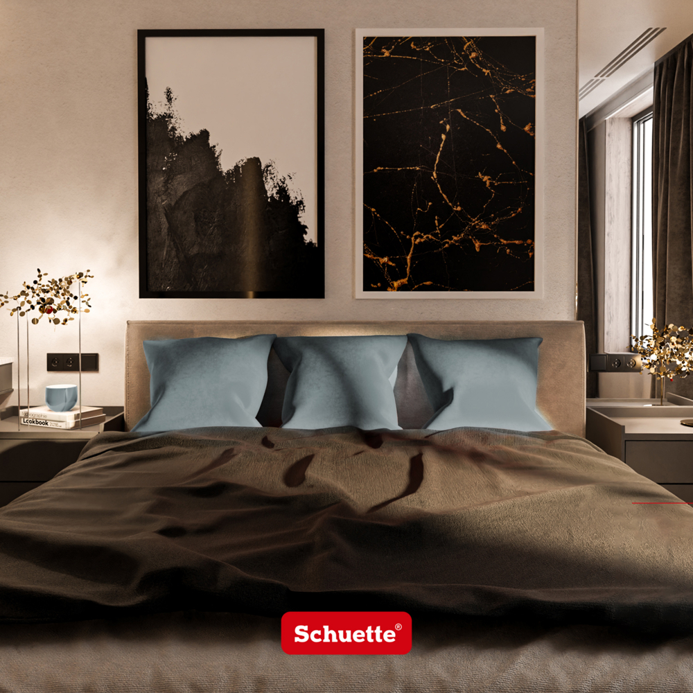 Cuscini decorativi in velluto su un letto in camera da letto