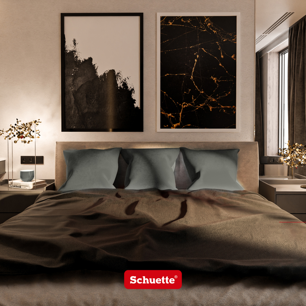 Cuscini decorativi in velluto su un letto in camera da letto