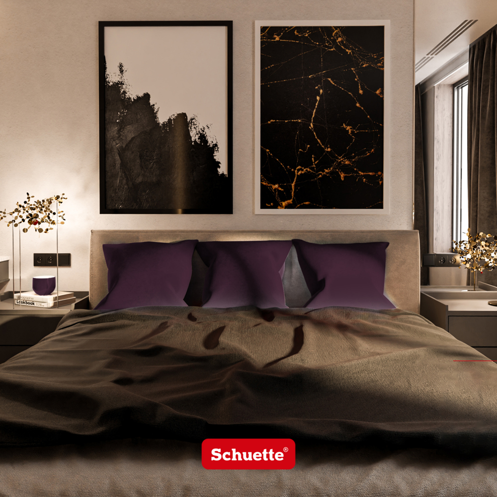 Cuscini decorativi in velluto su un letto in camera da letto