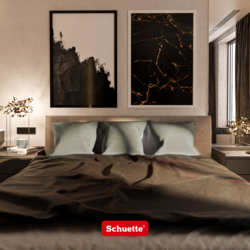 Cuscini decorativi in velluto su un letto in camera da letto